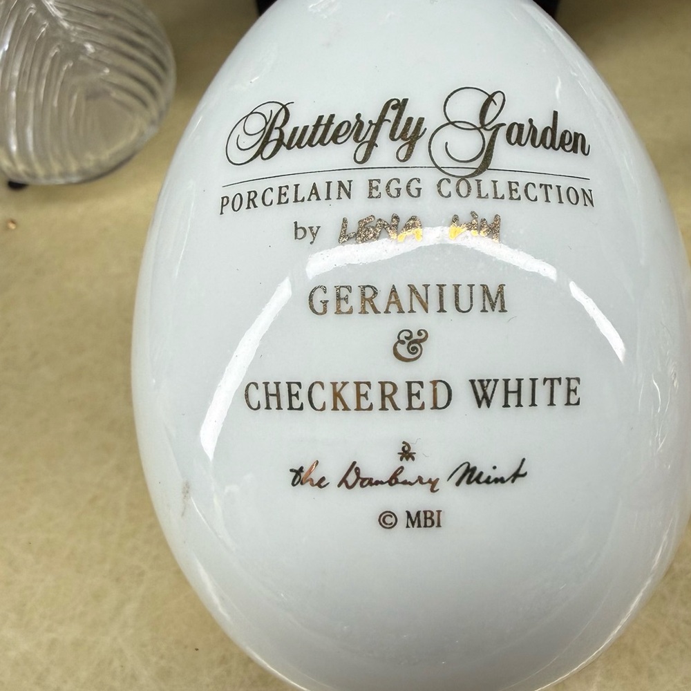 Vintage Collector Butterfly Garden Egg - Picture 3 of 3